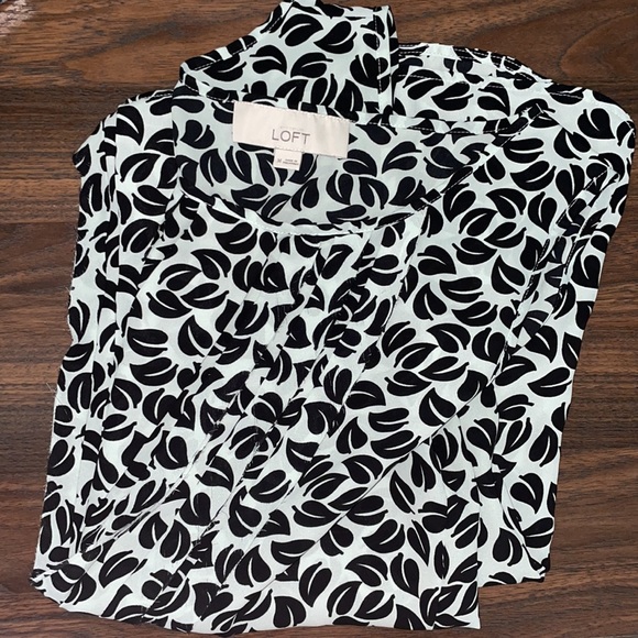 Ann Taylor LOFT Leaf Print Business Top - Picture 3 of 7